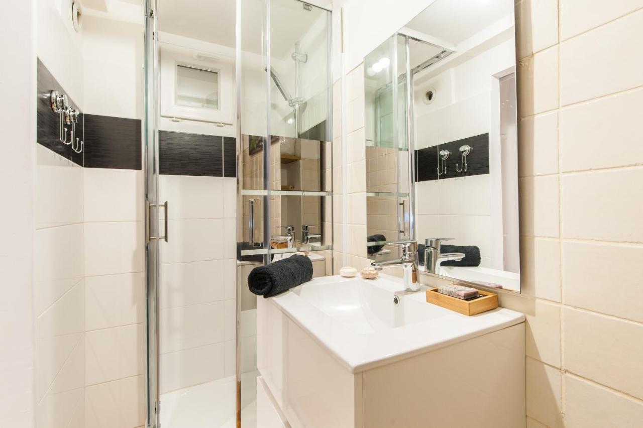 Beautiful Renovated Studio With View- Old Hyeres Exterior photo