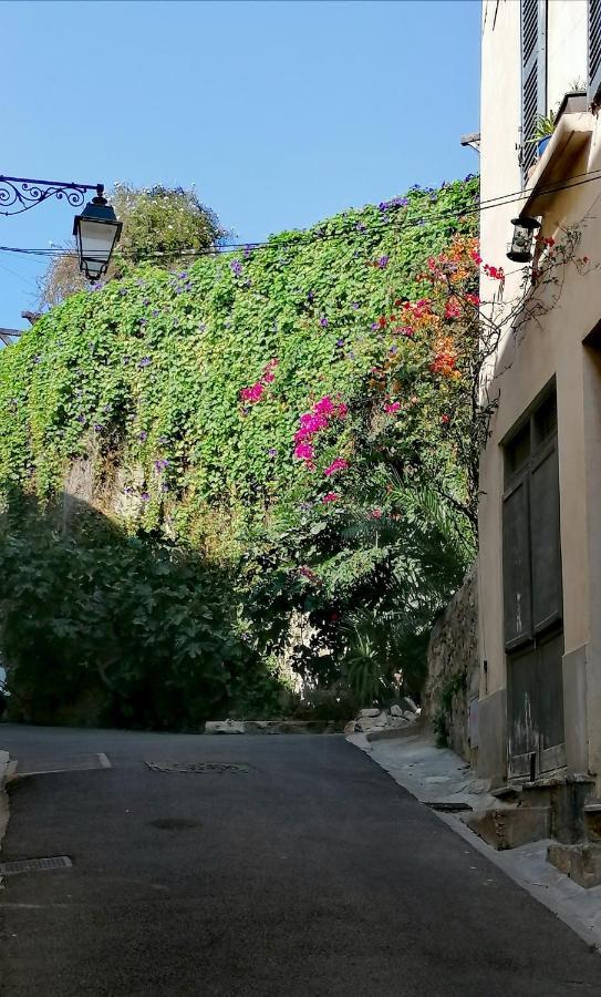 Beautiful Renovated Studio With View- Old Hyeres Exterior photo