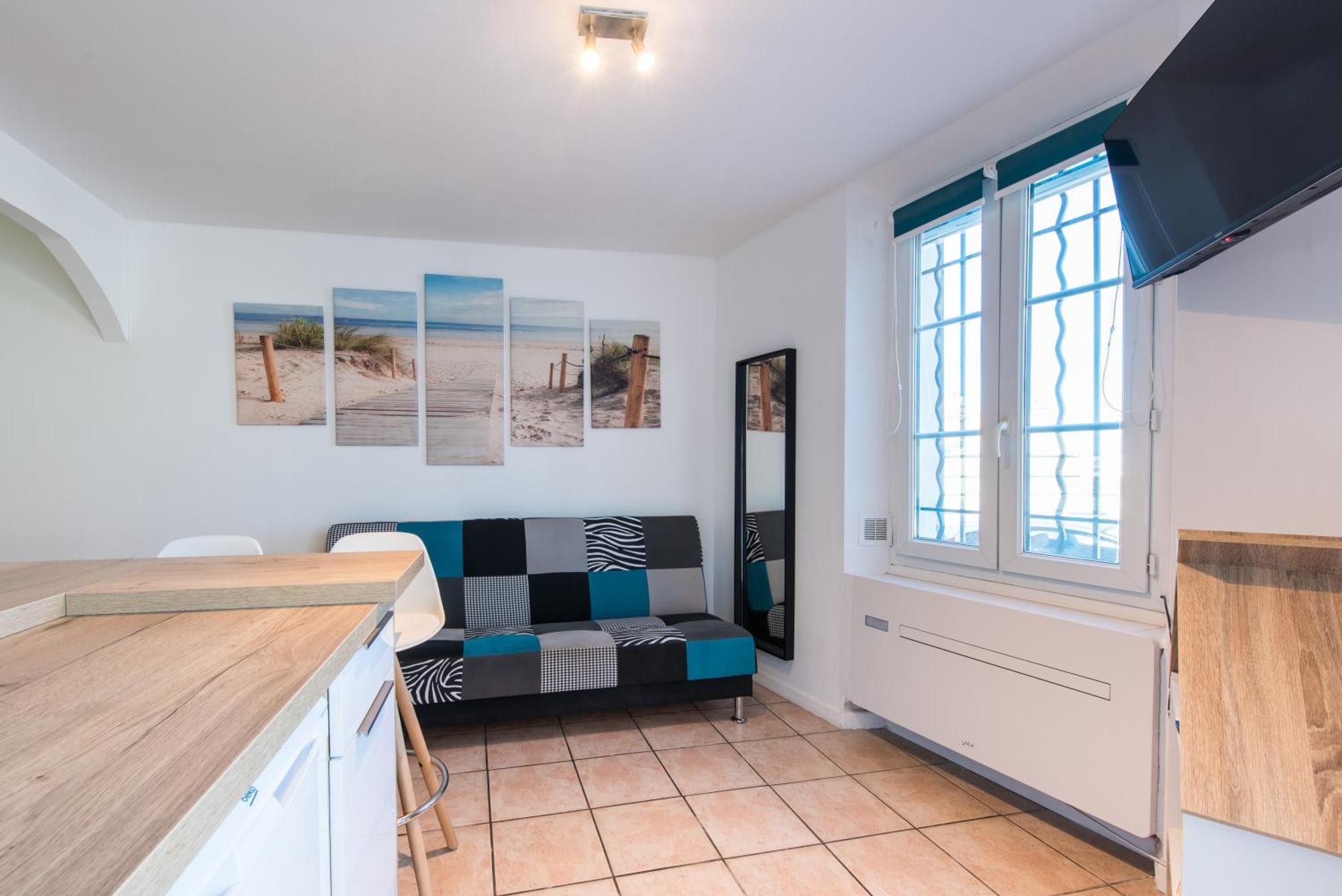 Beautiful Renovated Studio With View- Old Hyeres Exterior photo