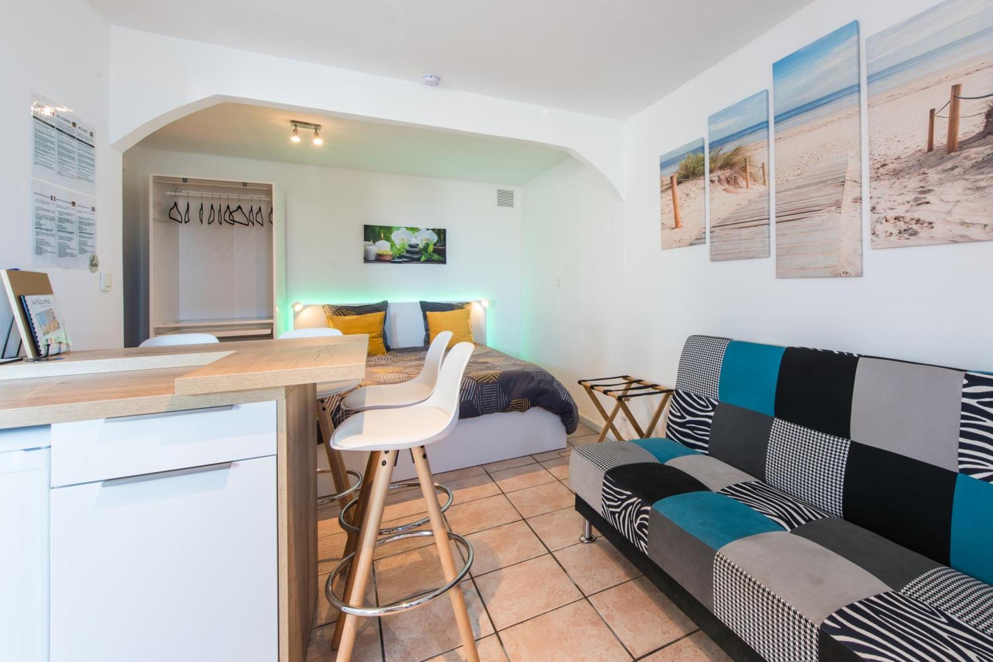 Beautiful Renovated Studio With View- Old Hyeres Exterior photo